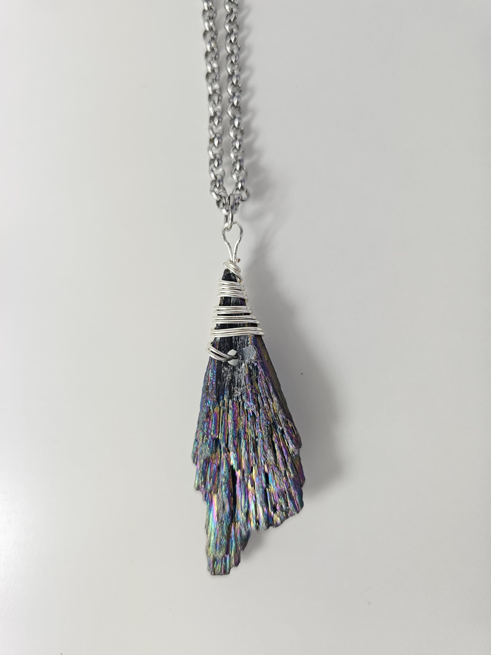 Collar Bruma · Cianita Arcoíris