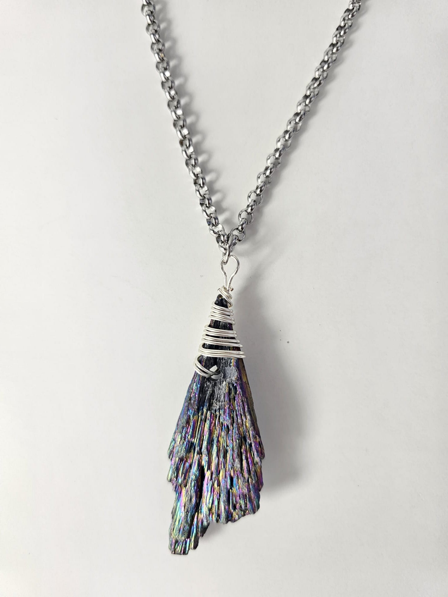 Collar Bruma · Cianita Arcoíris