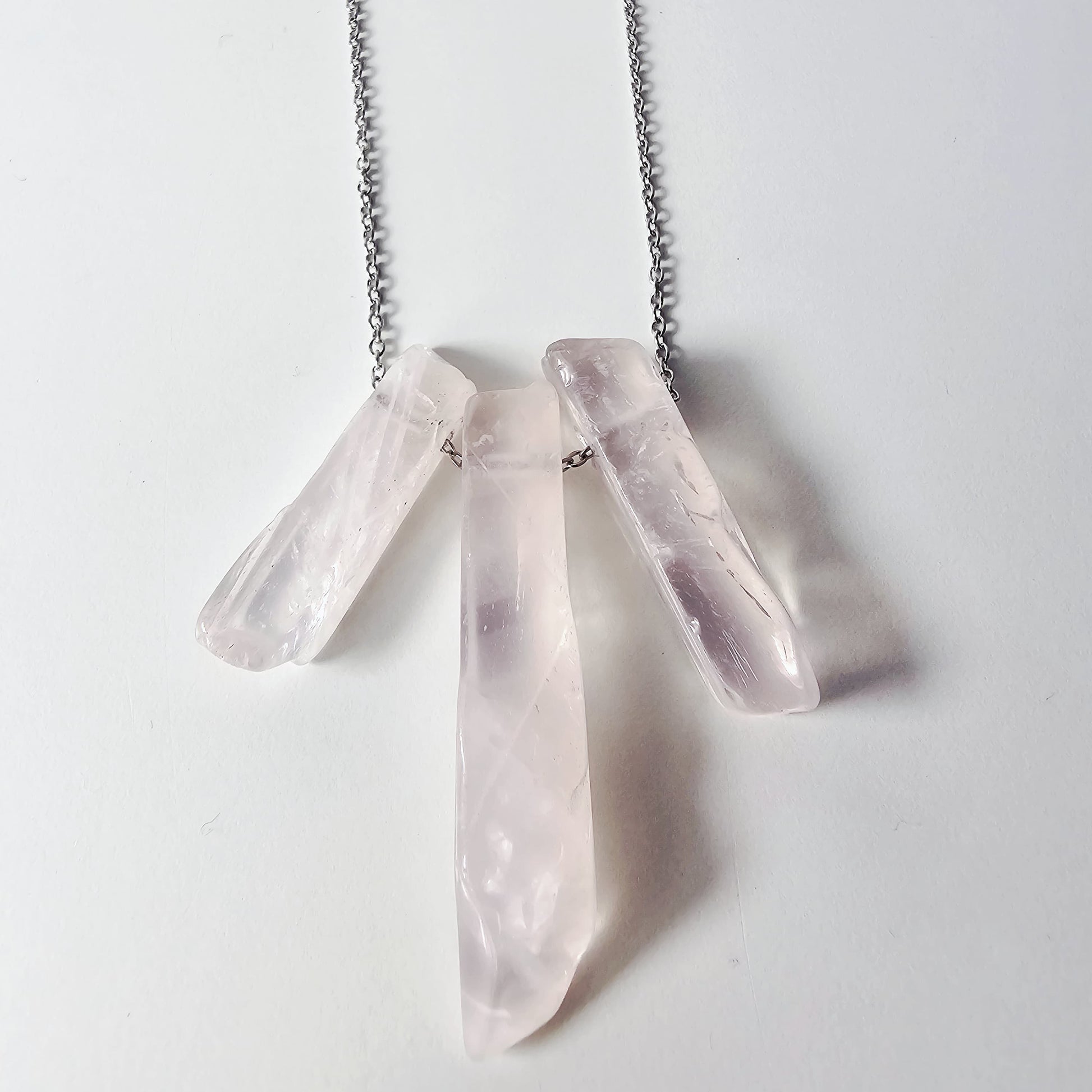 Collar Kaona Cuarzo Rosa Trio