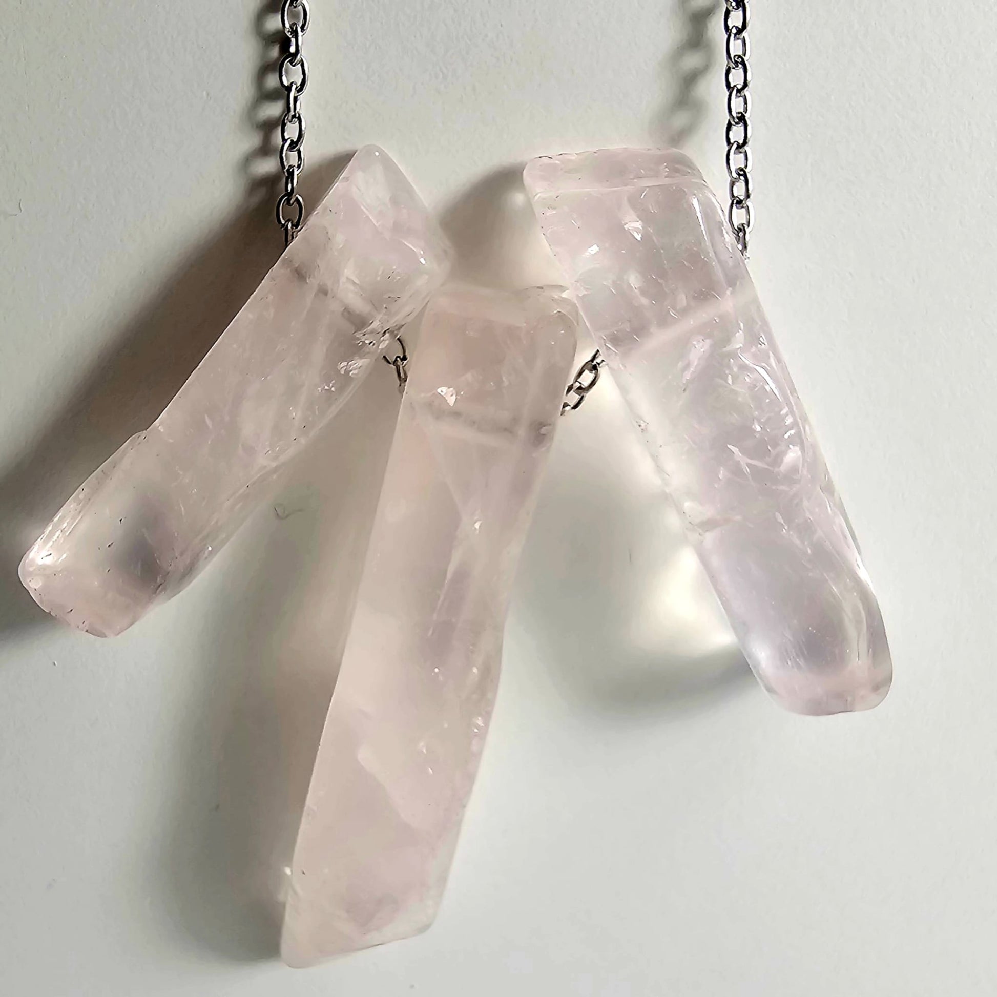 Collar Kaona Cuarzo Rosa Trio